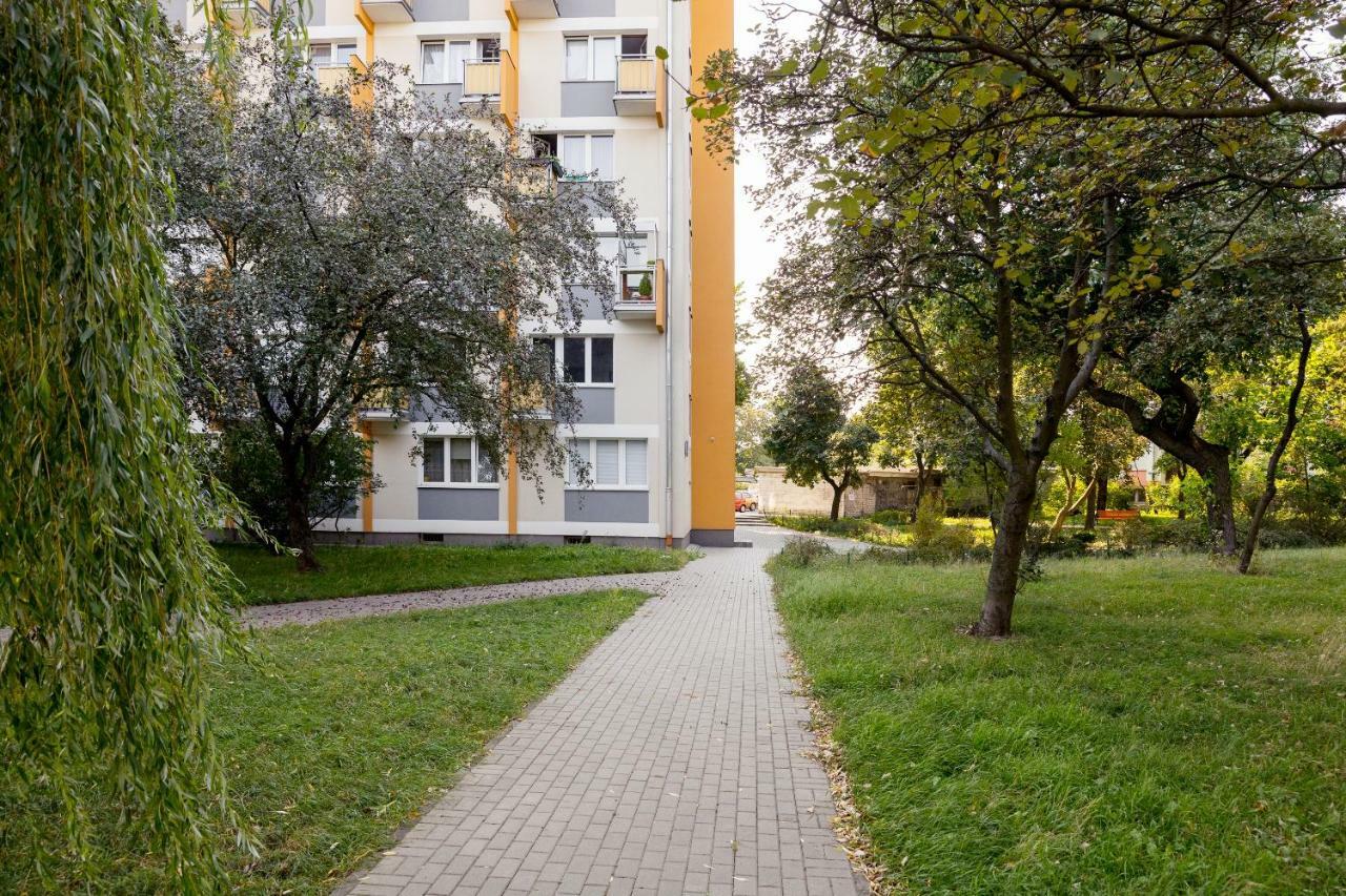 Klimatyczne Studio Metro Slodowiec ワルシャワ エクステリア 写真