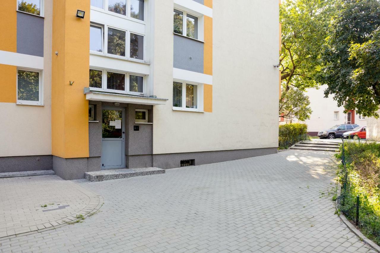 Klimatyczne Studio Metro Slodowiec ワルシャワ エクステリア 写真